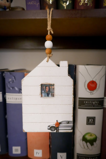 Twilight Inspired Home Decor - Wooden Swan House Wall Hang